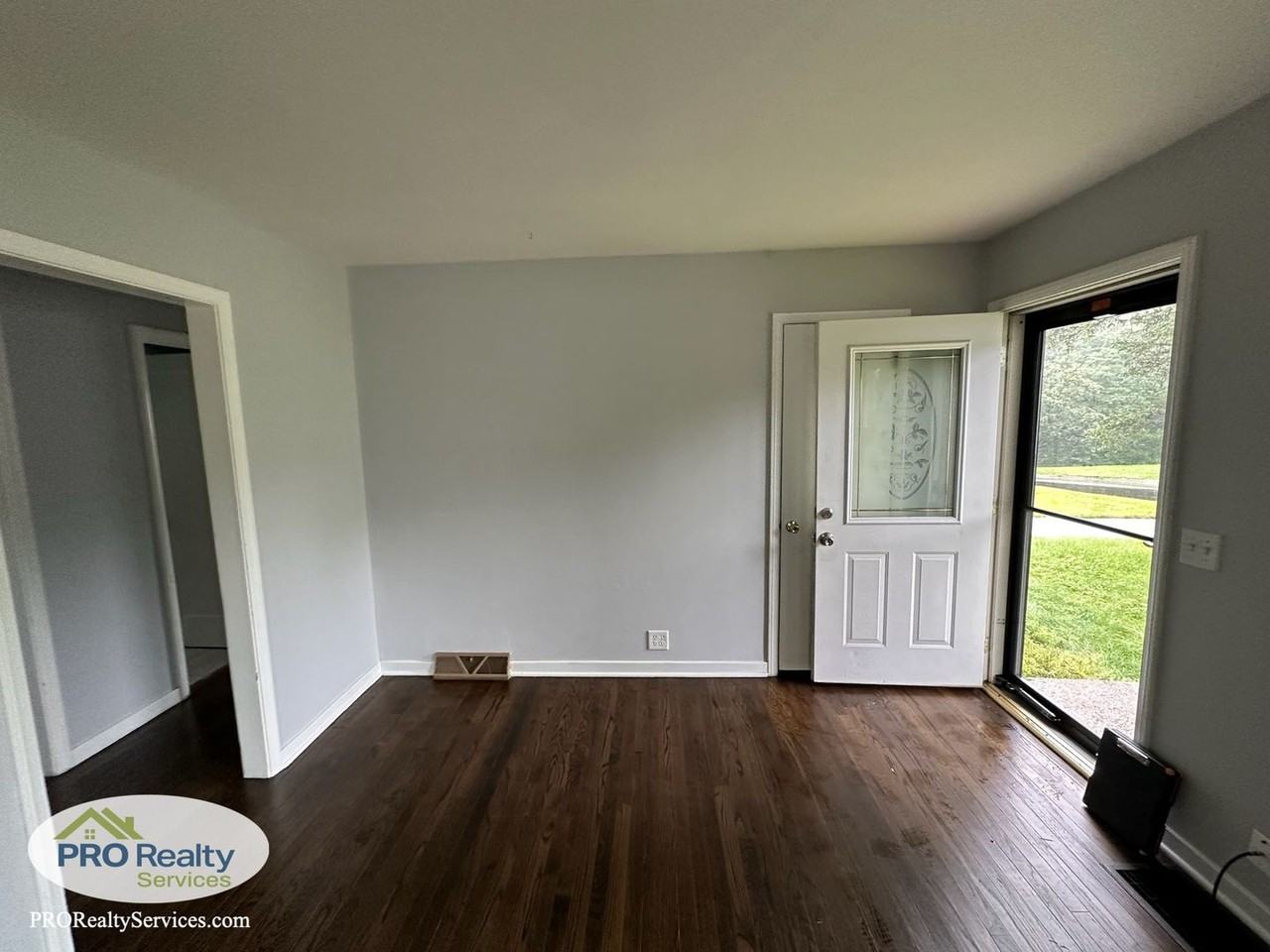 3238 Rhode Island Ave S - Photo 5 of 21
