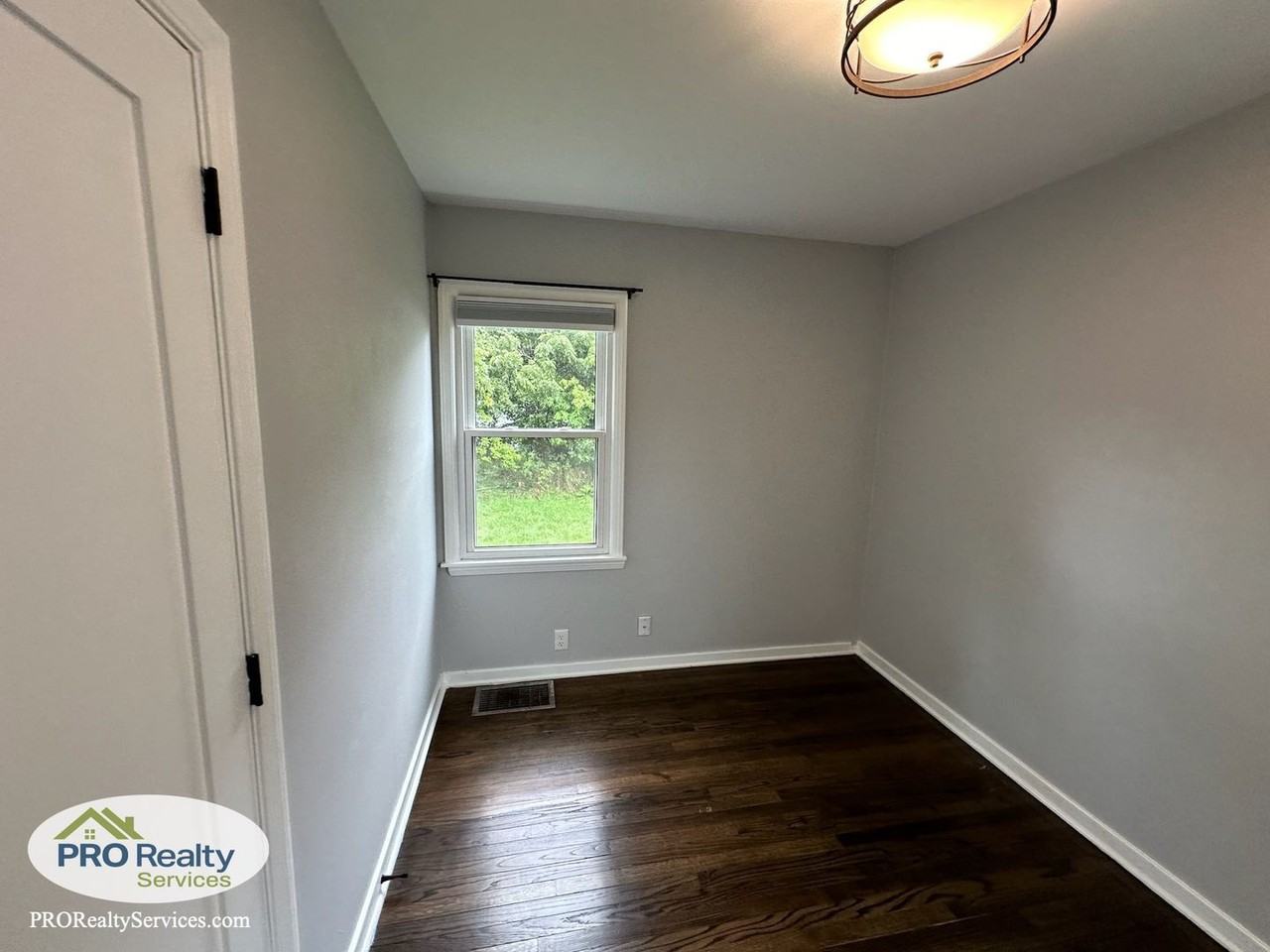 3238 Rhode Island Ave S - Photo 7 of 21