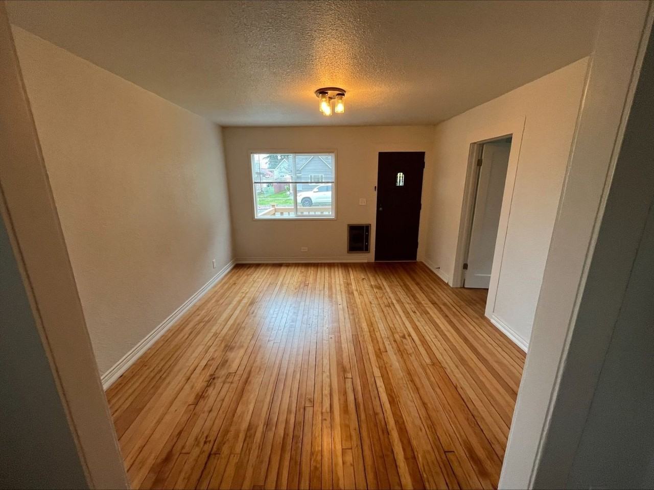 815 E St - Photo 4 of 9