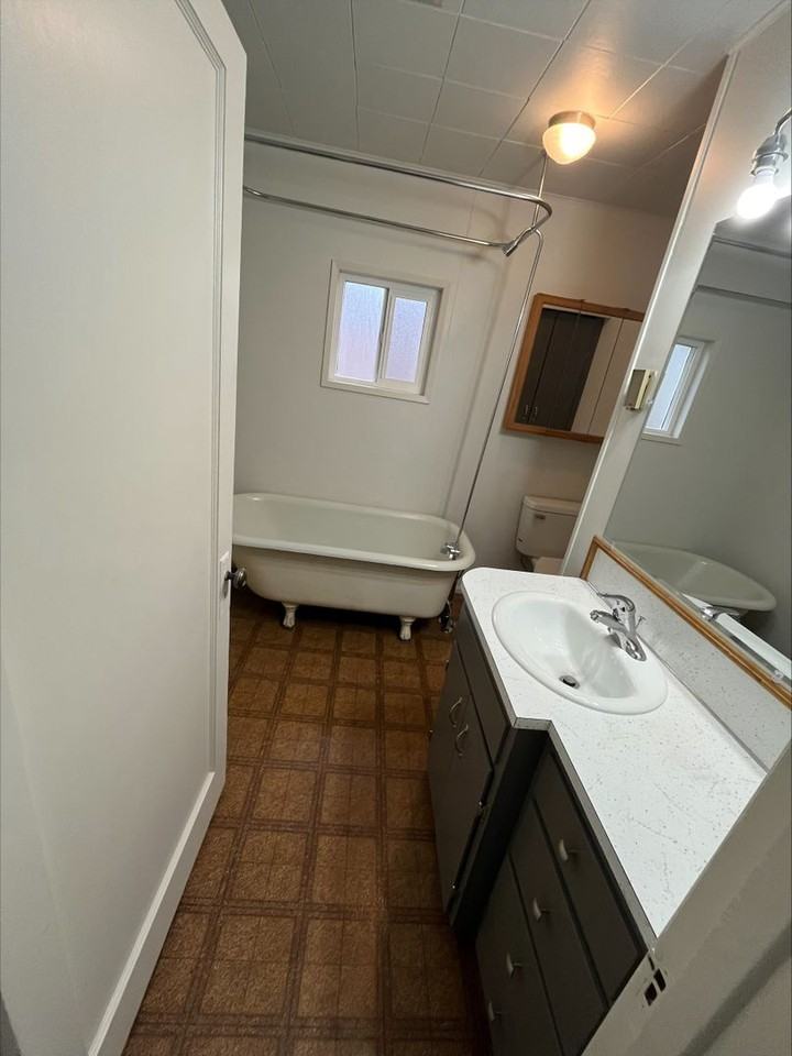 815 E St - Photo 6 of 9