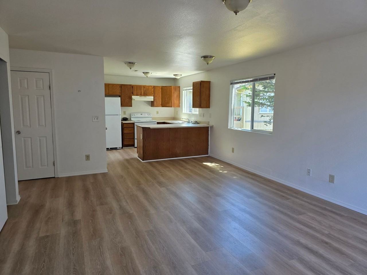 1033 Pacific Ave - Photo 2 of 11