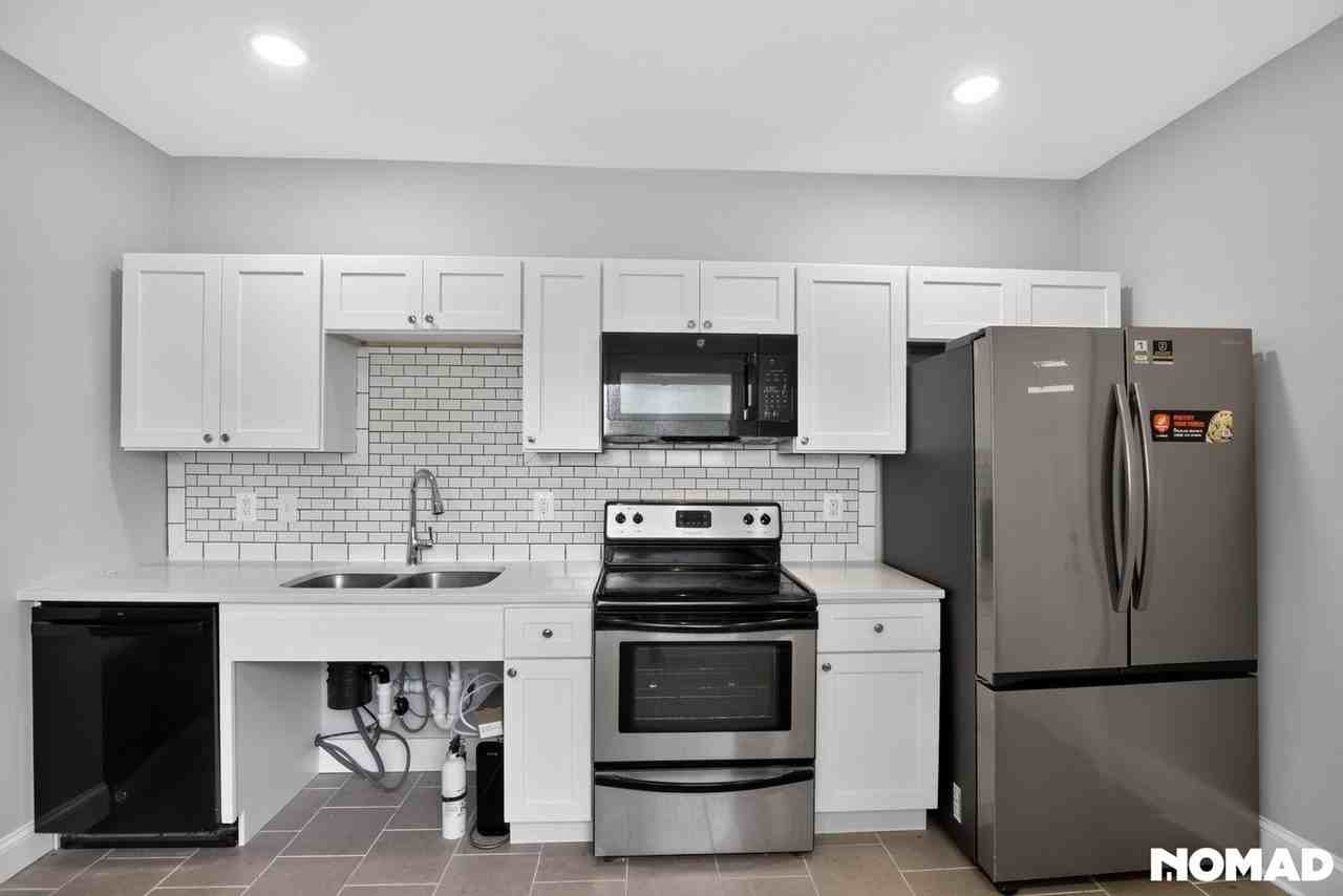12320 Eastern Ave - Photo 3 of 37