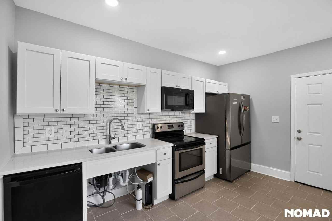 12320 Eastern Ave - Photo 2 of 37