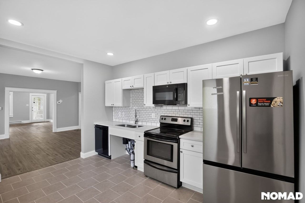 12320 Eastern Ave - Photo 4 of 37