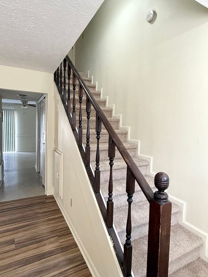 310 N 6th St - Photo 2 of 10