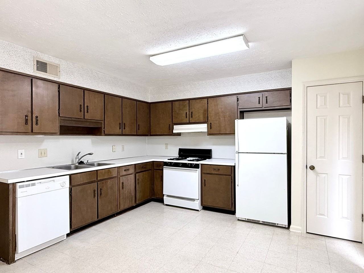 310 N 6th St - Photo 3 of 10