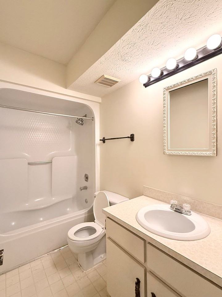 310 N 6th St - Photo 6 of 10