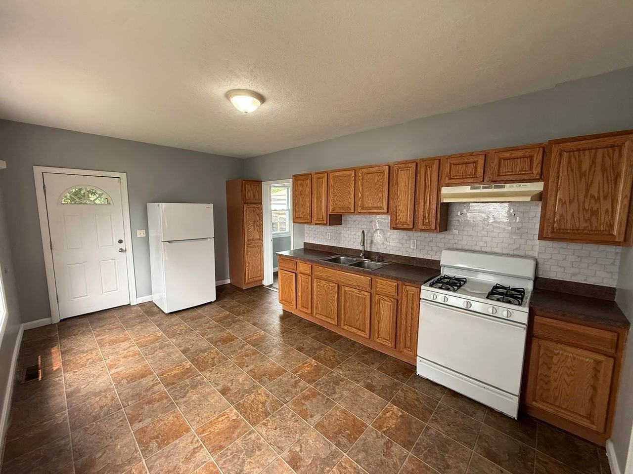 22 Burr St - Photo 2 of 22