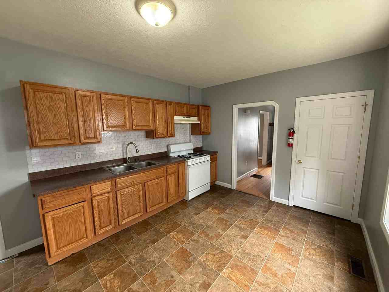 22 Burr St - Photo 3 of 22