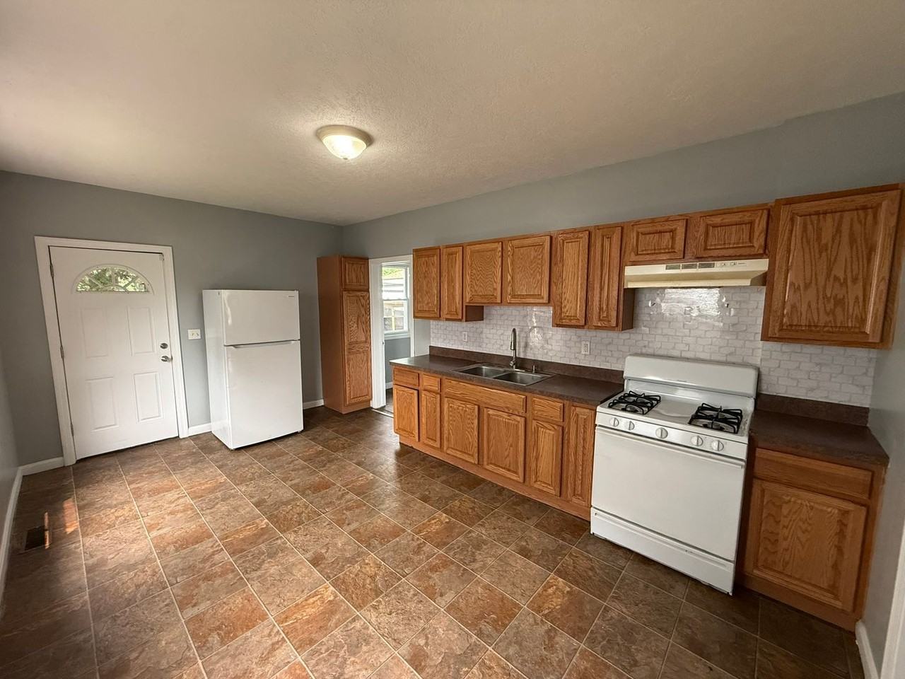 22 Burr St - Photo 5 of 22