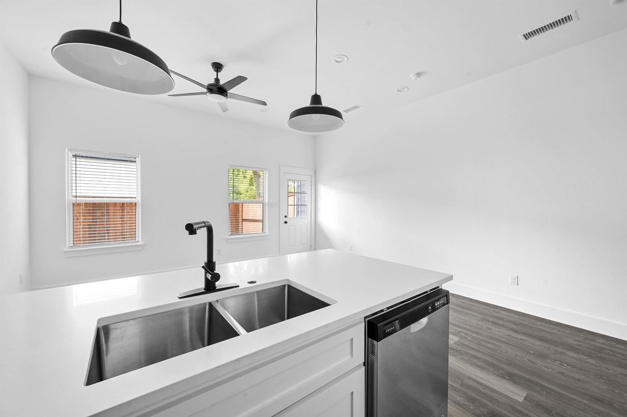 3018 Henry St #A - Photo 5 of 21