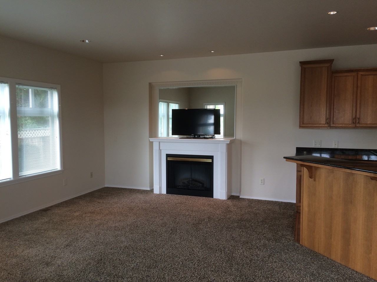 6367 Murray Way Ne #A - Photo 4 of 24