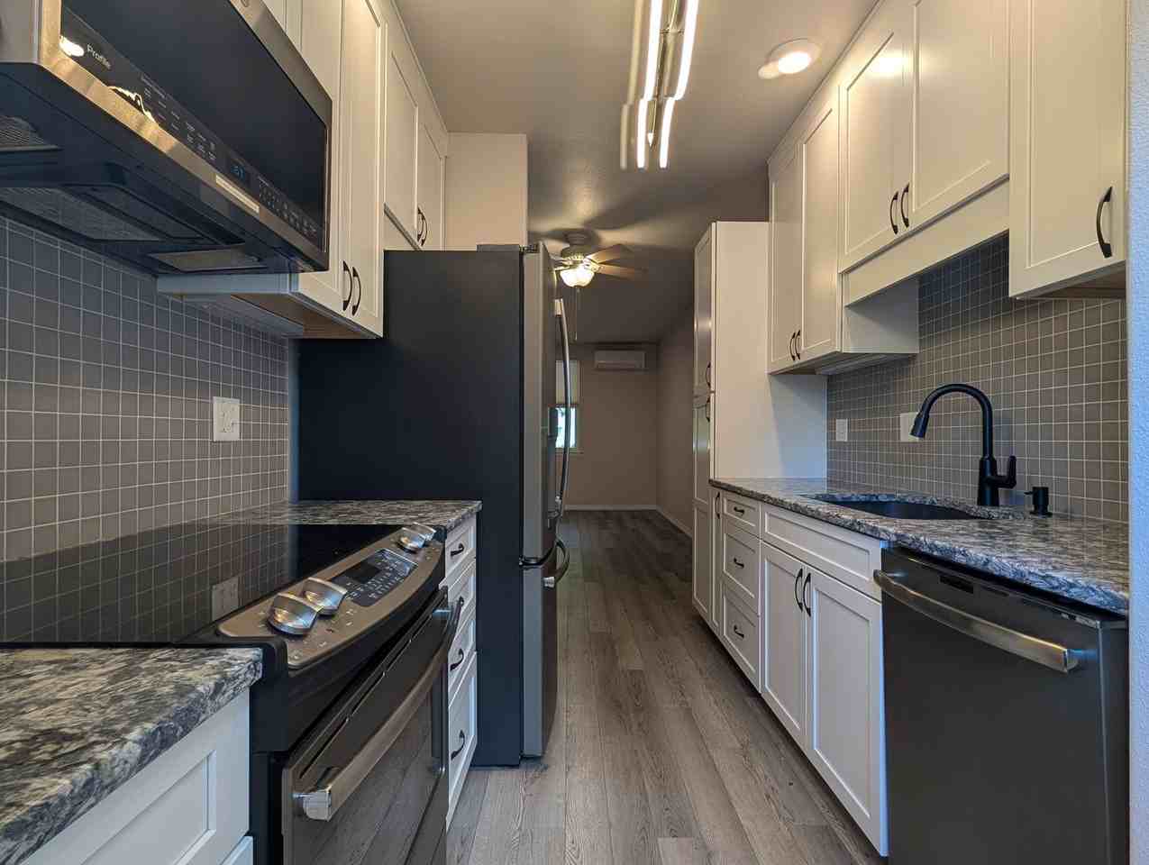 28 Lawrence St - Photo 7 of 21