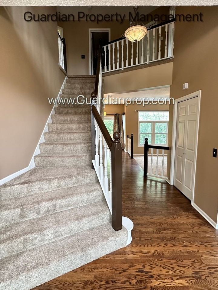 4046 Albany Cir - Photo 2 of 26