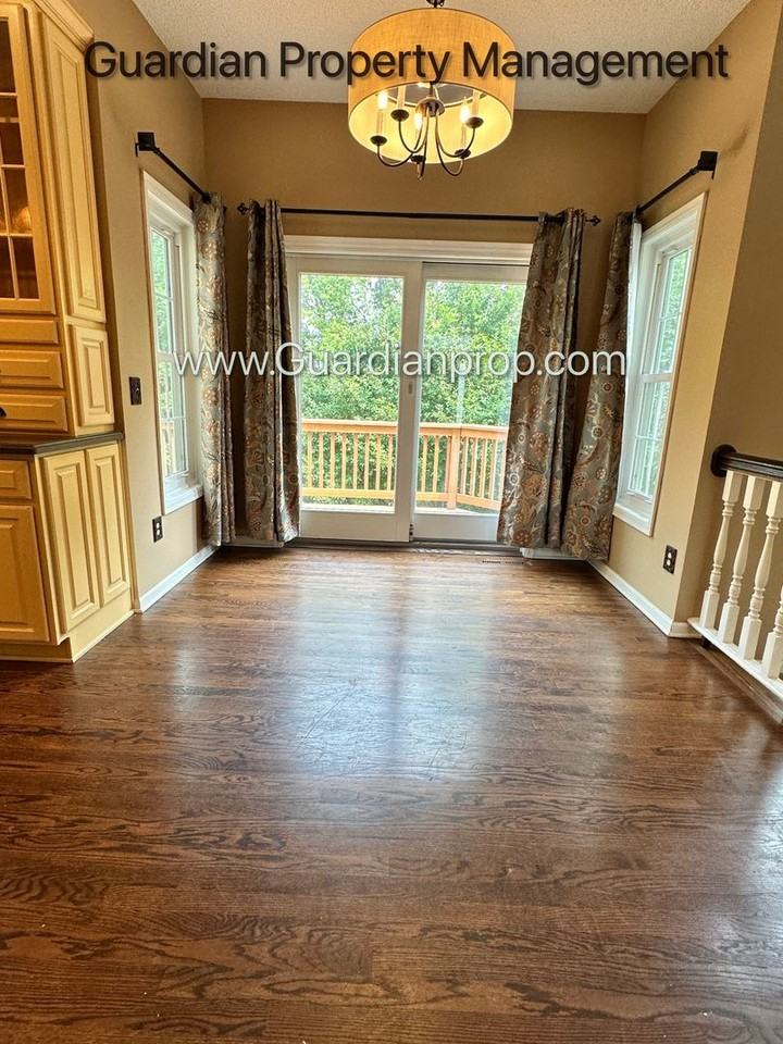 4046 Albany Cir - Photo 5 of 26
