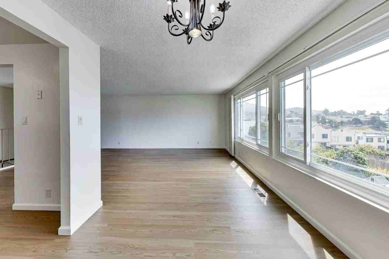 310 Castle St - Photo 5 of 39