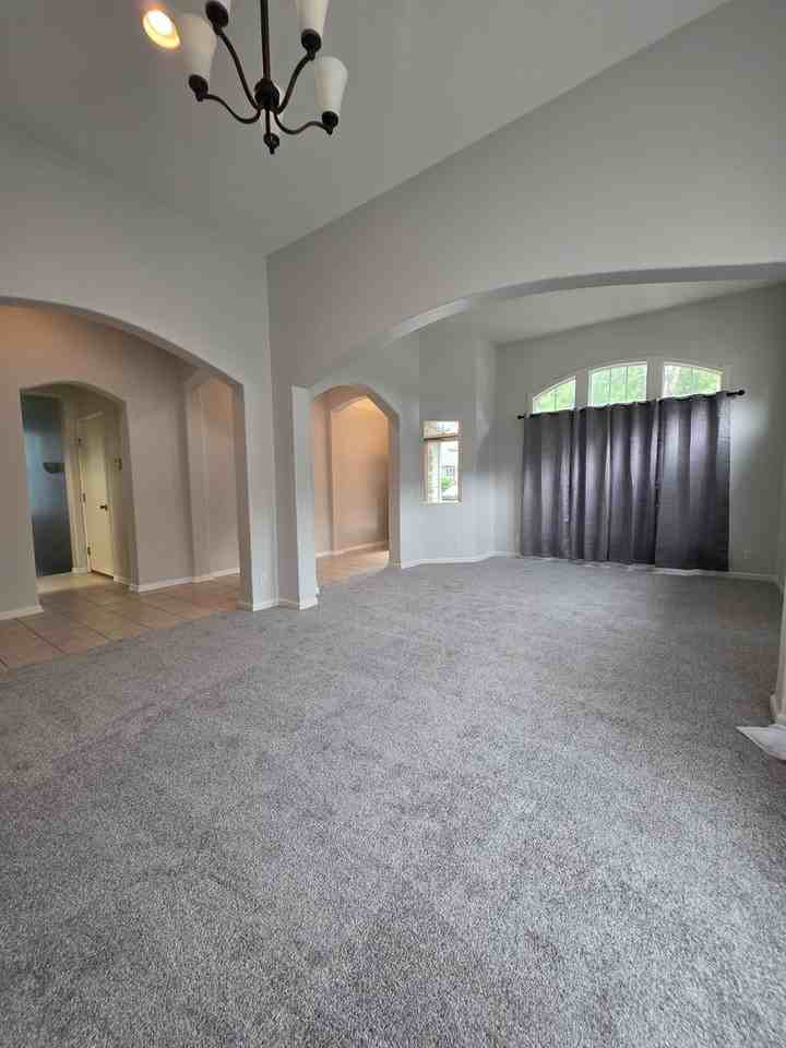 9606 S 27th St - Photo 6 of 25