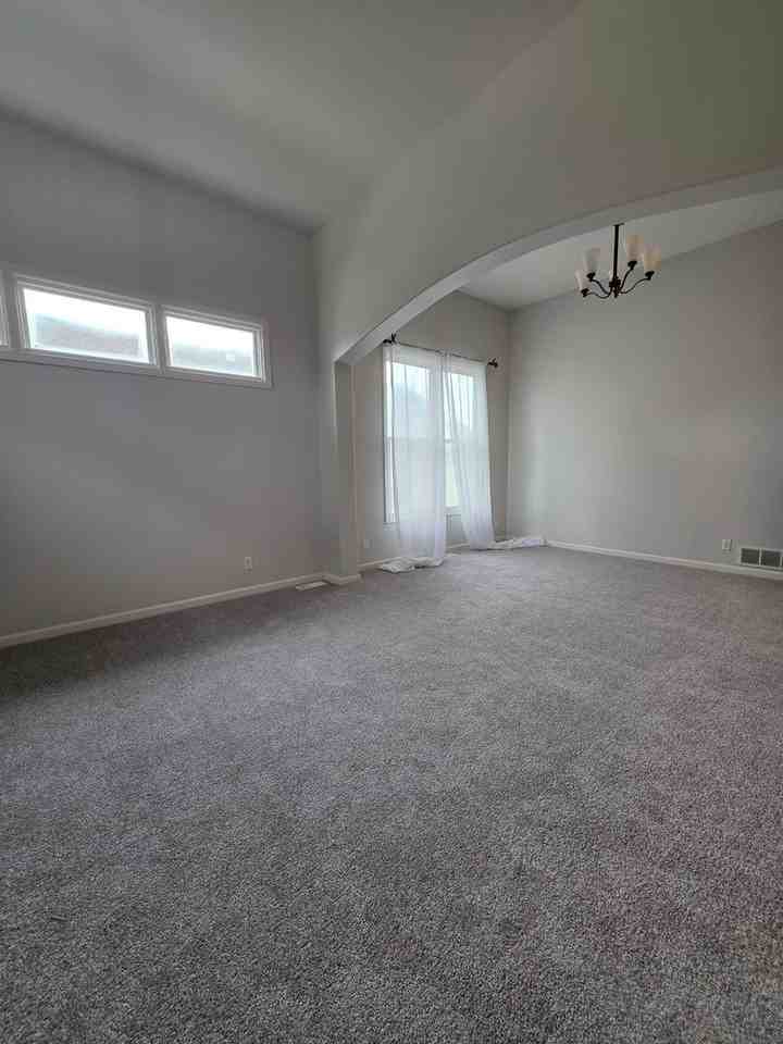 9606 S 27th St - Photo 7 of 25