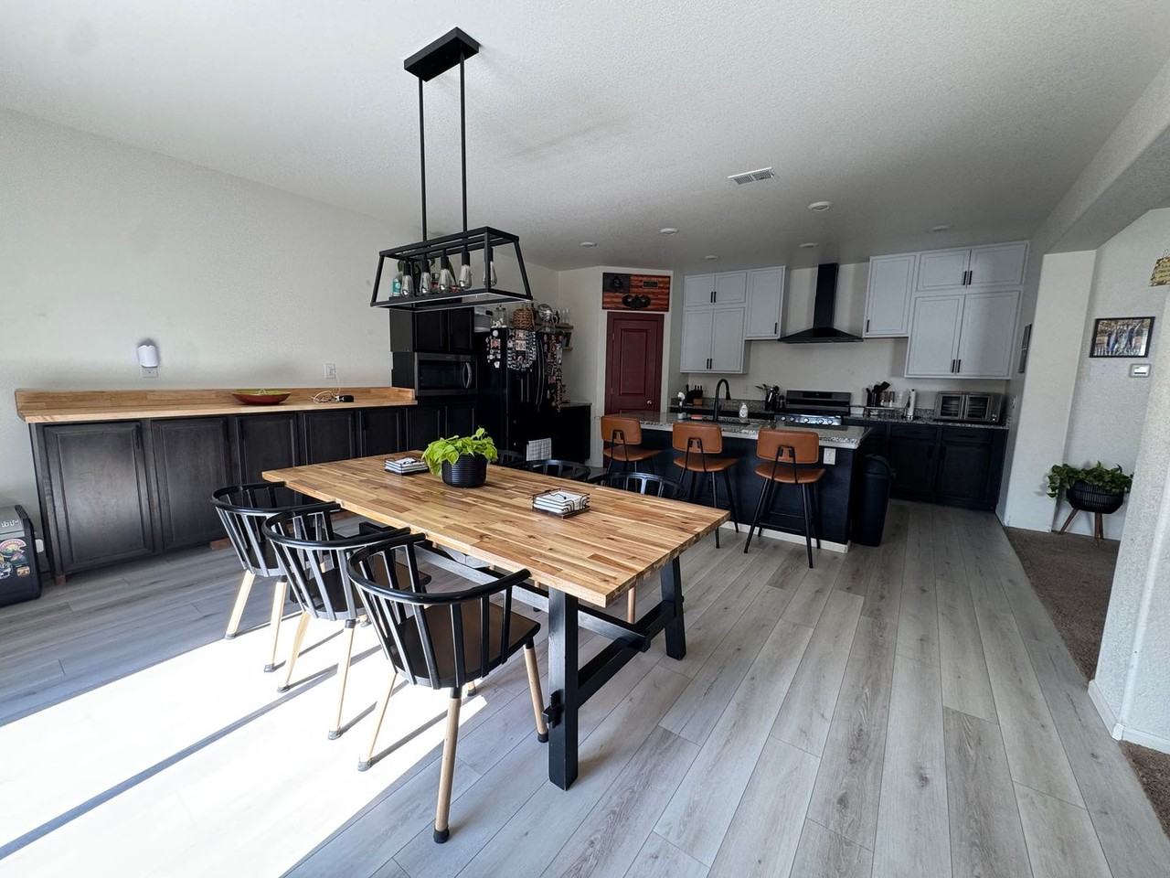 379 Walnut St - Photo 3 of 24