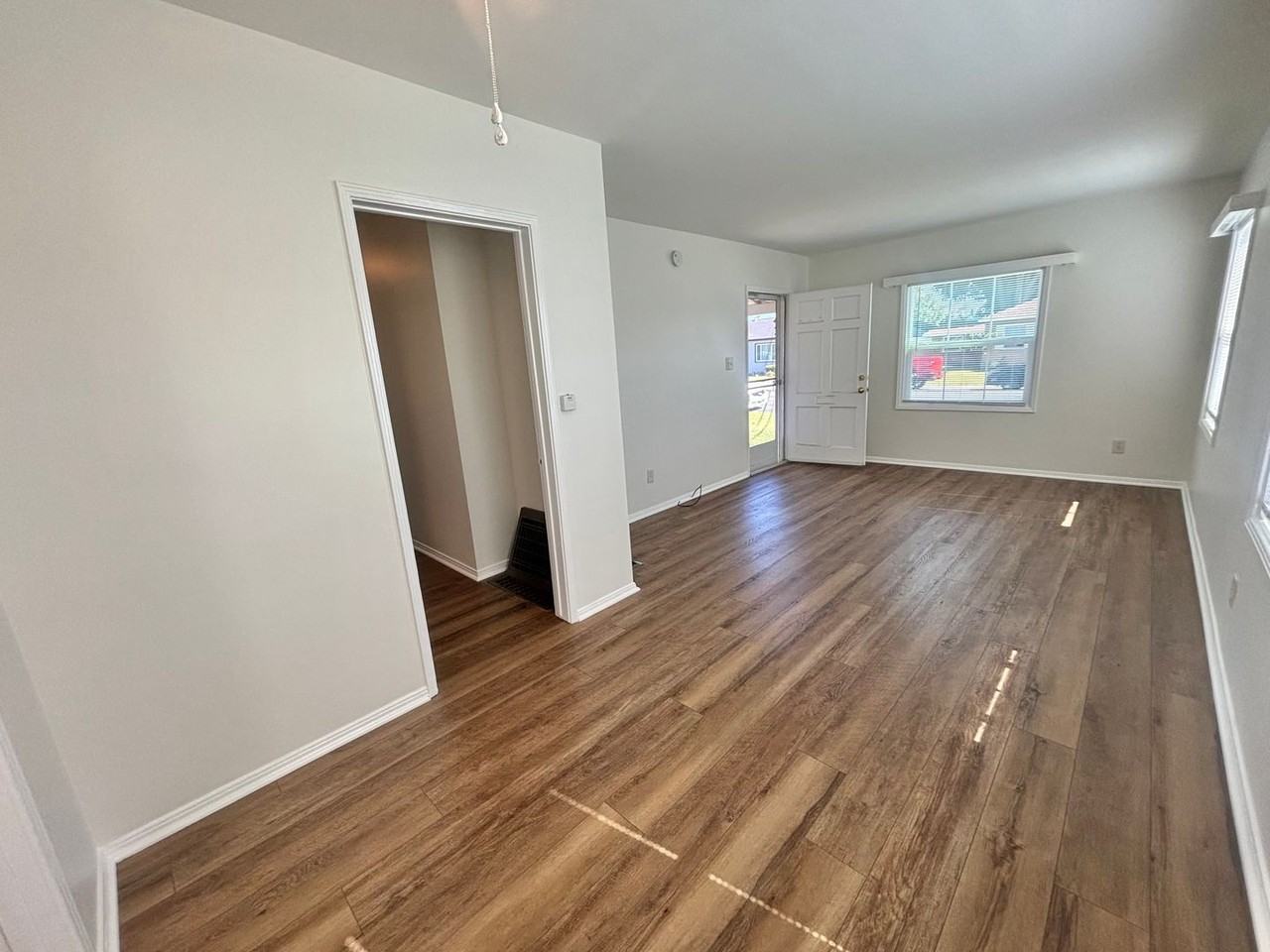 8112 Taylor St - Photo 3 of 24
