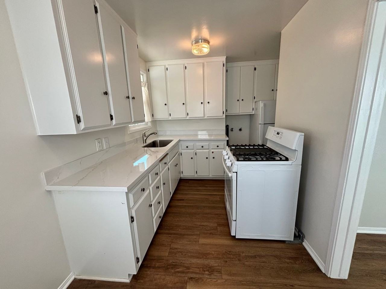 8112 Taylor St - Photo 6 of 24