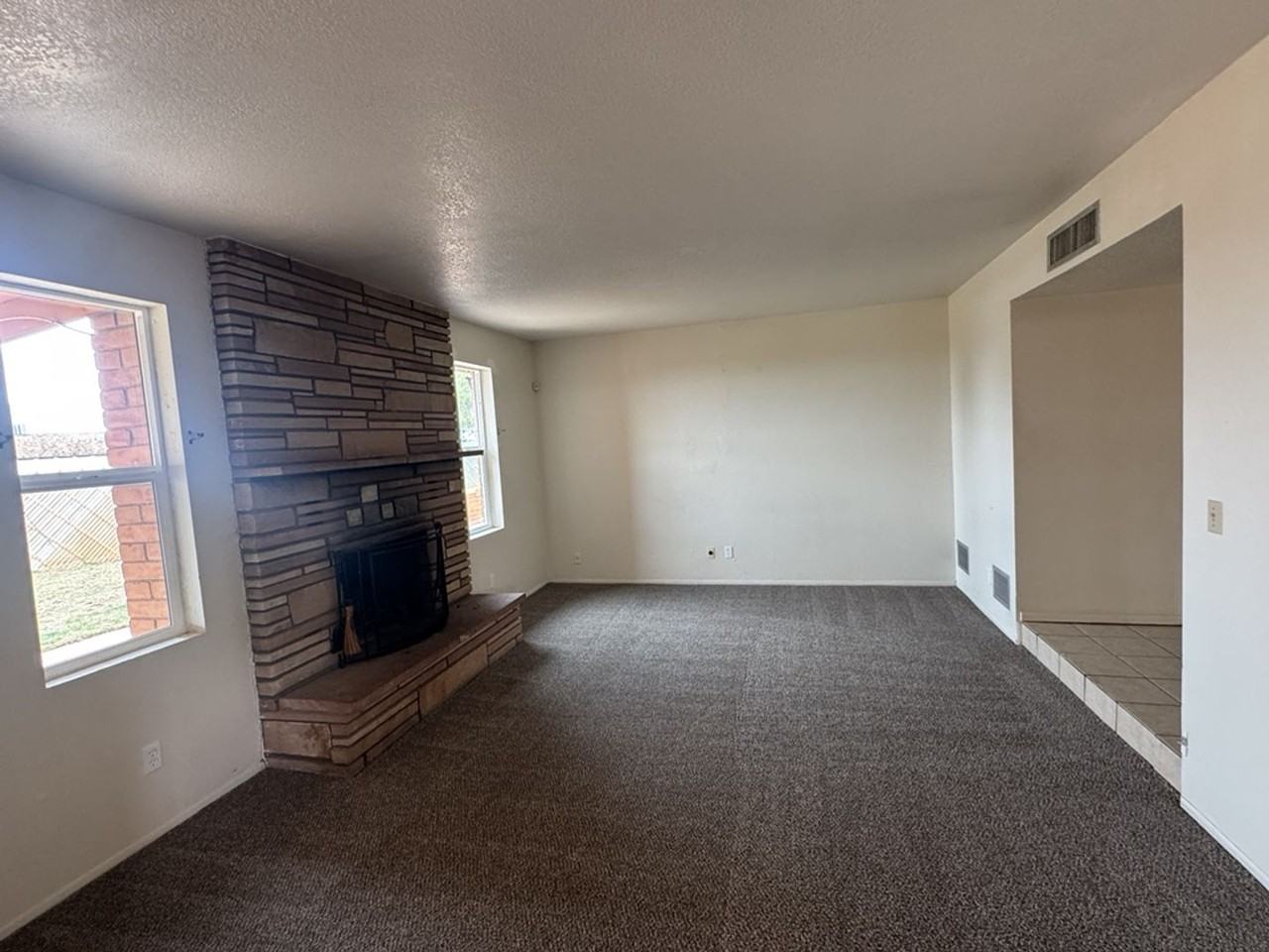 1281 N Catalina Dr - Photo 7 of 29