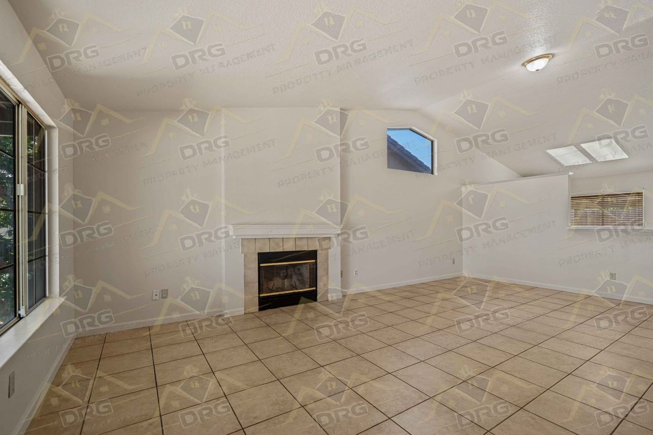 3524 Hallsboro Ct - Photo 5 of 33