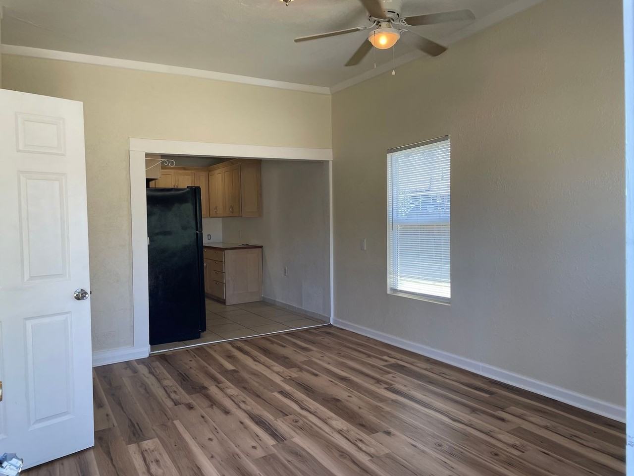 811 Dakota Ave - Photo 3 of 19