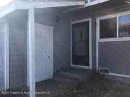 featured image of 1050 E 7th St