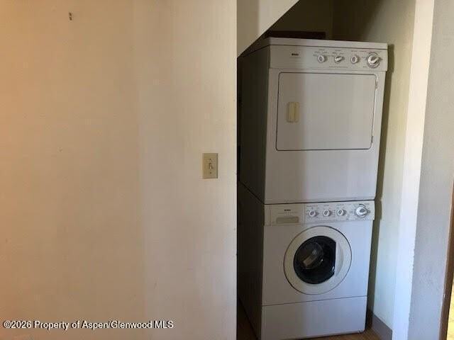 1050 E 7th St - Photo 5 of 10