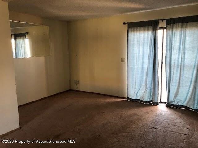 1050 E 7th St - Photo 6 of 10