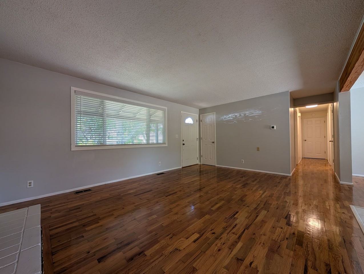 2425 Leyton Ln - Photo 5 of 29