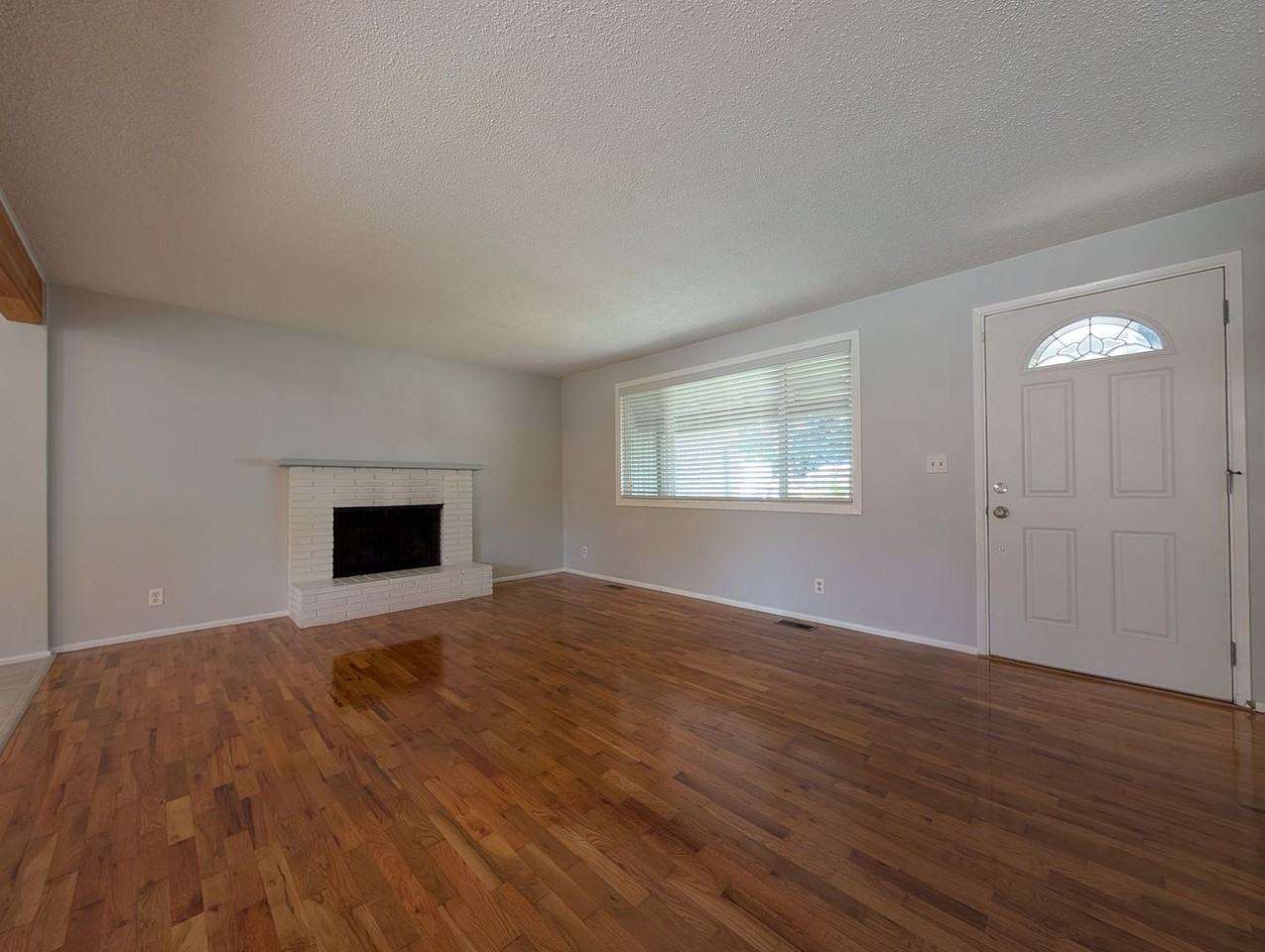 2425 Leyton Ln - Photo 6 of 29