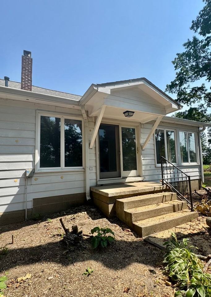 9219 N 100 W - Photo 2 of 21