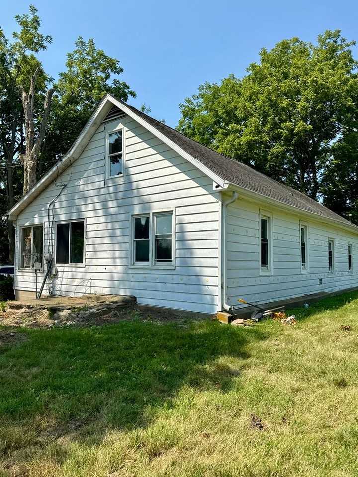 9219 N 100 W - Photo 3 of 21