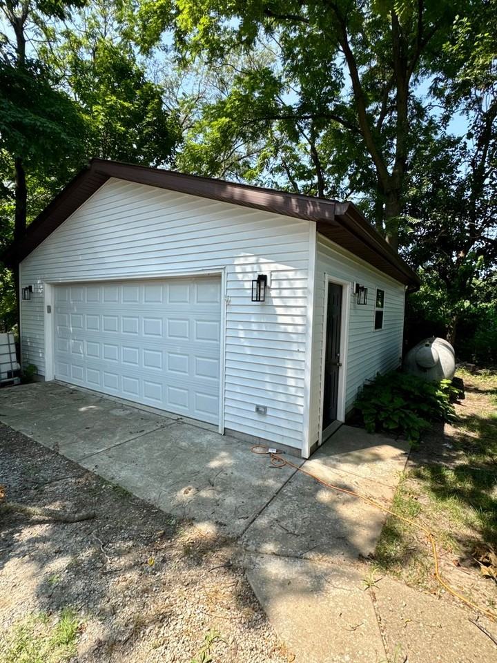 9219 N 100 W - Photo 4 of 21