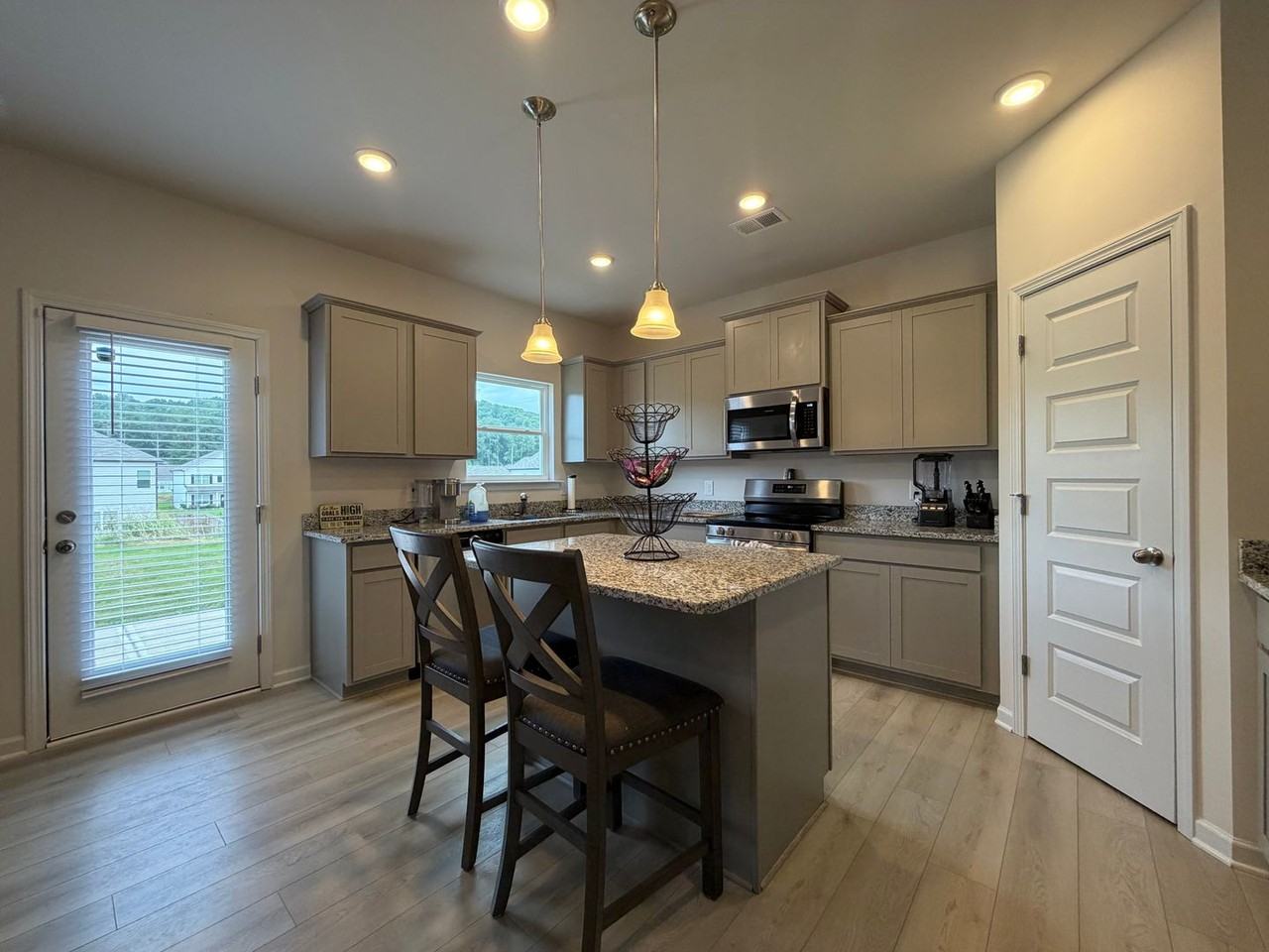 26 Busby Dr Se - Photo 5 of 38