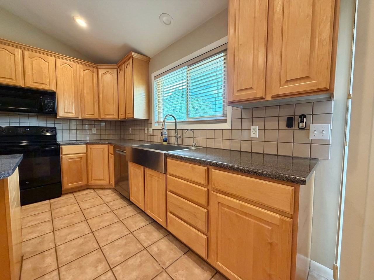 961 E Golden Pheasant Dr - Photo 2 of 27