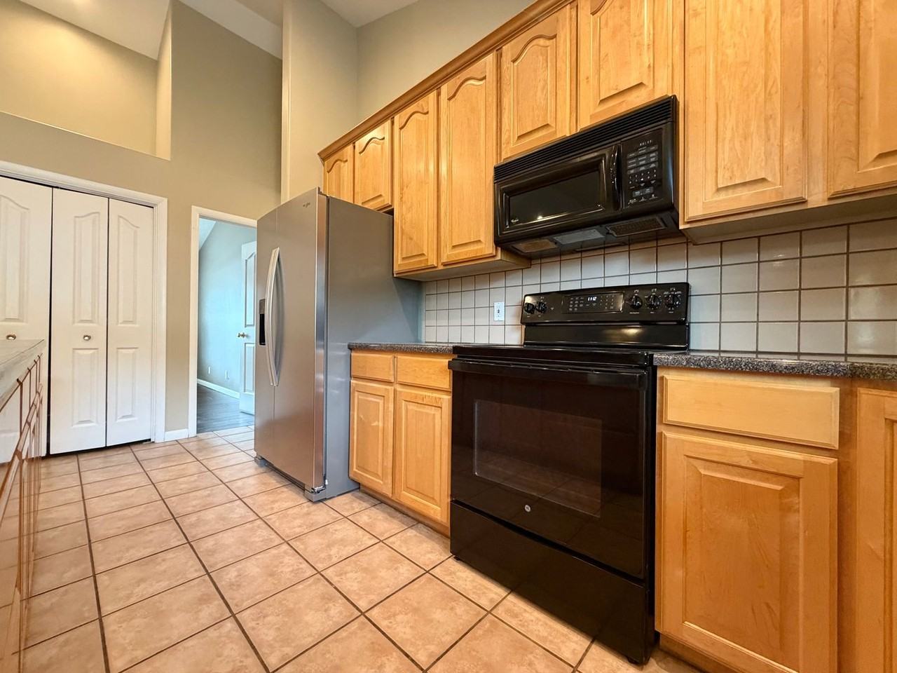 961 E Golden Pheasant Dr - Photo 3 of 27