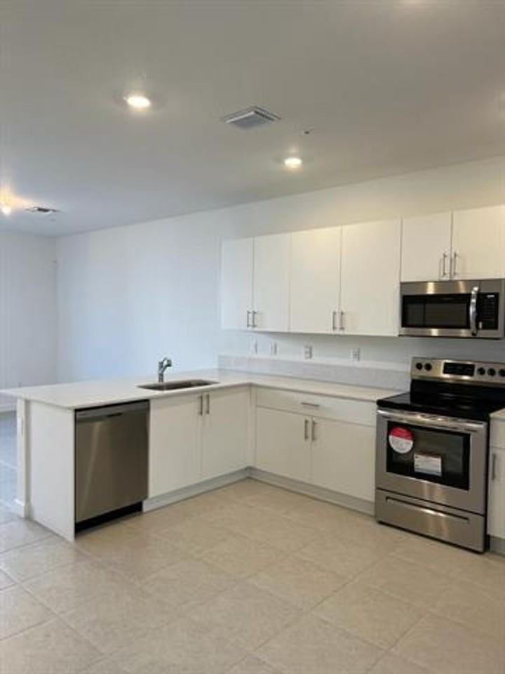 237 Sw 159th Way #237 - Photo 6 of 8