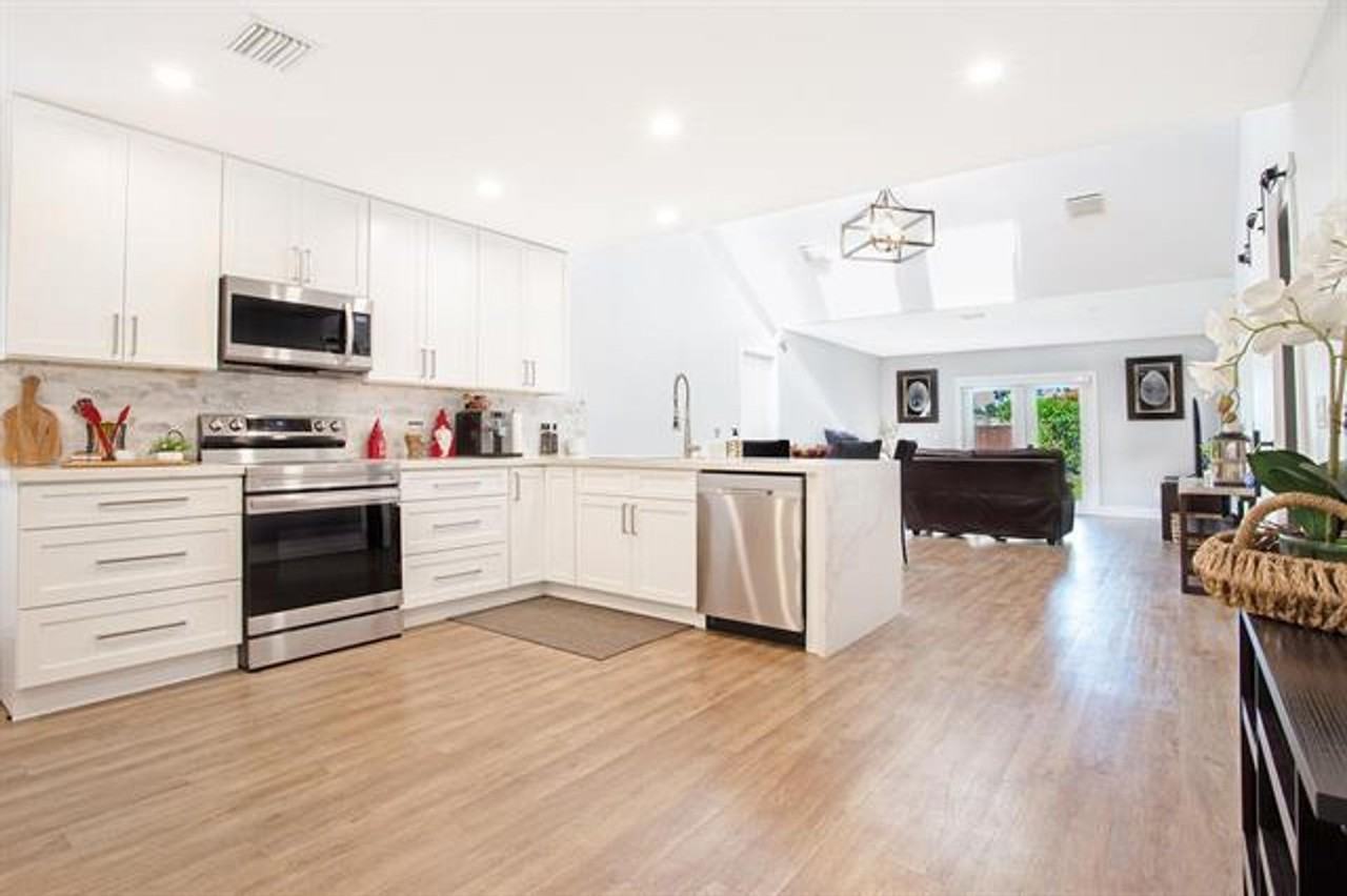 10048 Sw 16th St #10048 - Photo 3 of 50