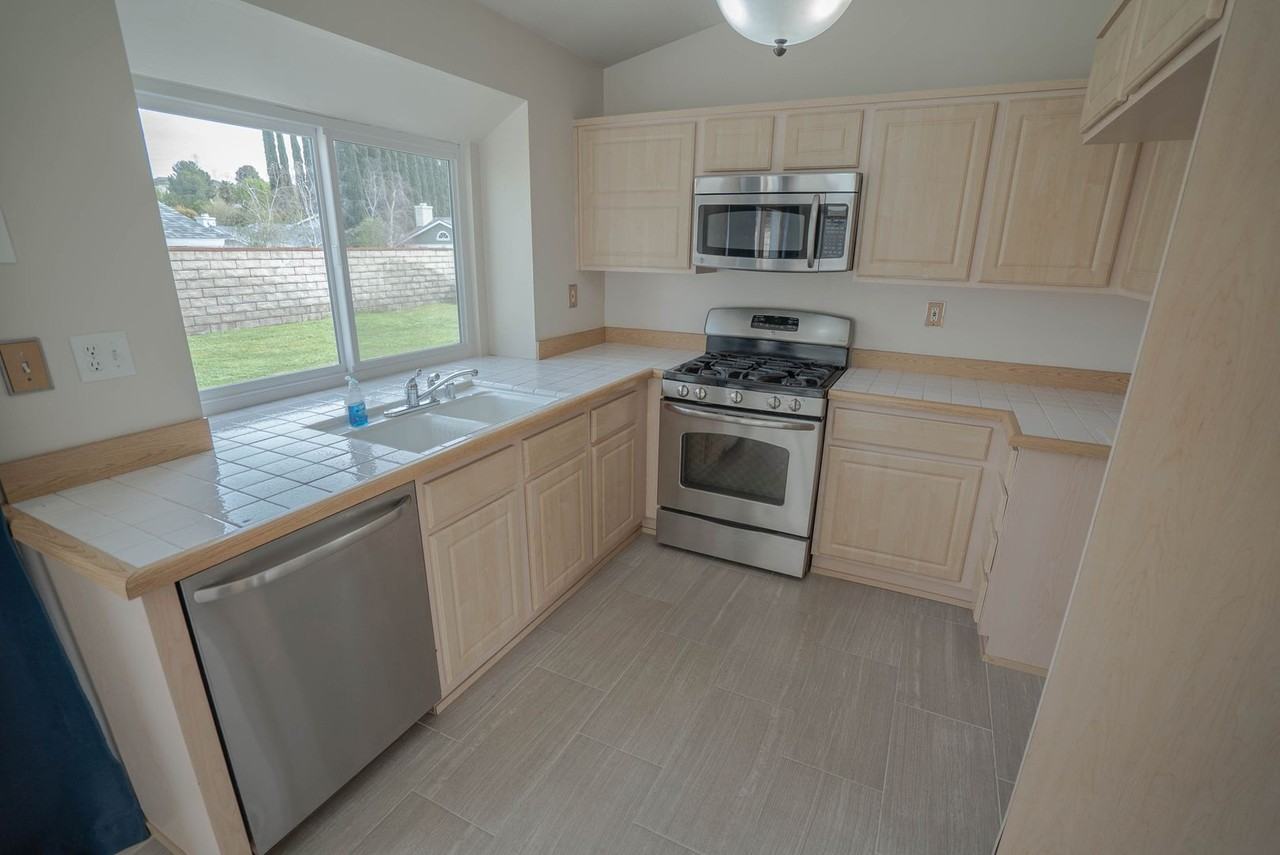 22735 Norton Dr - Photo 4 of 16