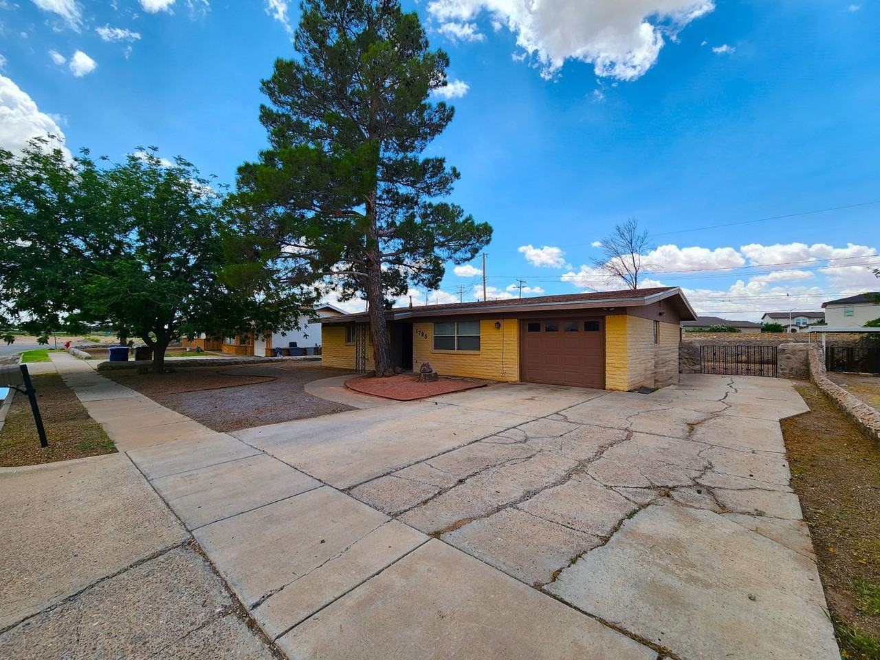 1795 Carlyle Dr - Photo 3 of 39
