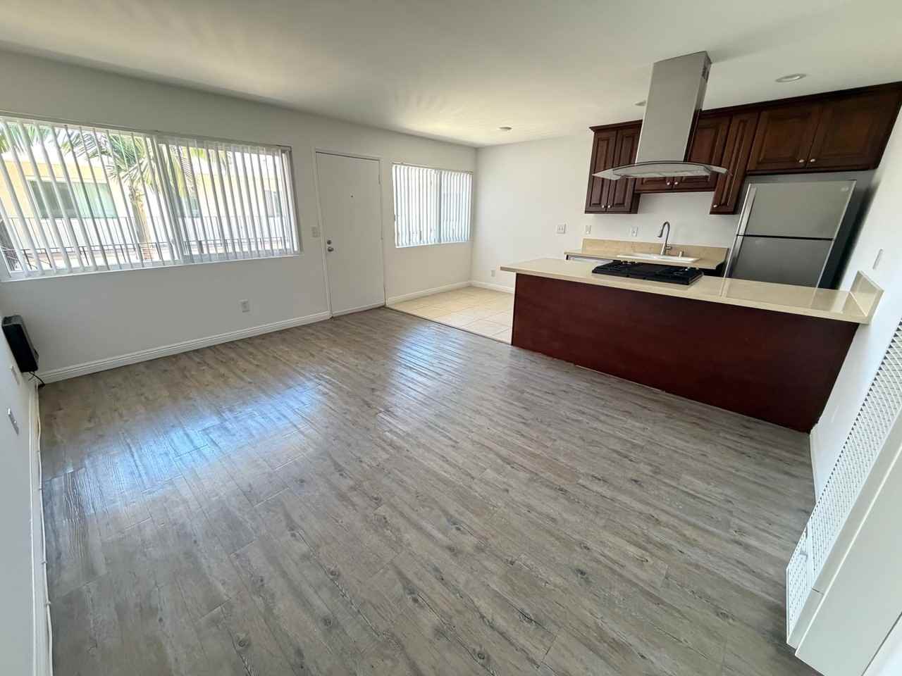2210 Vanderbilt Ln #20 - Photo 4 of 24