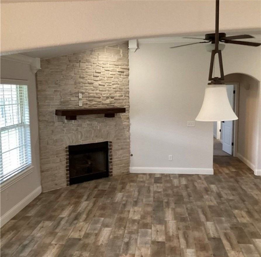 1150 Coventry Ln - Photo 2 of 10