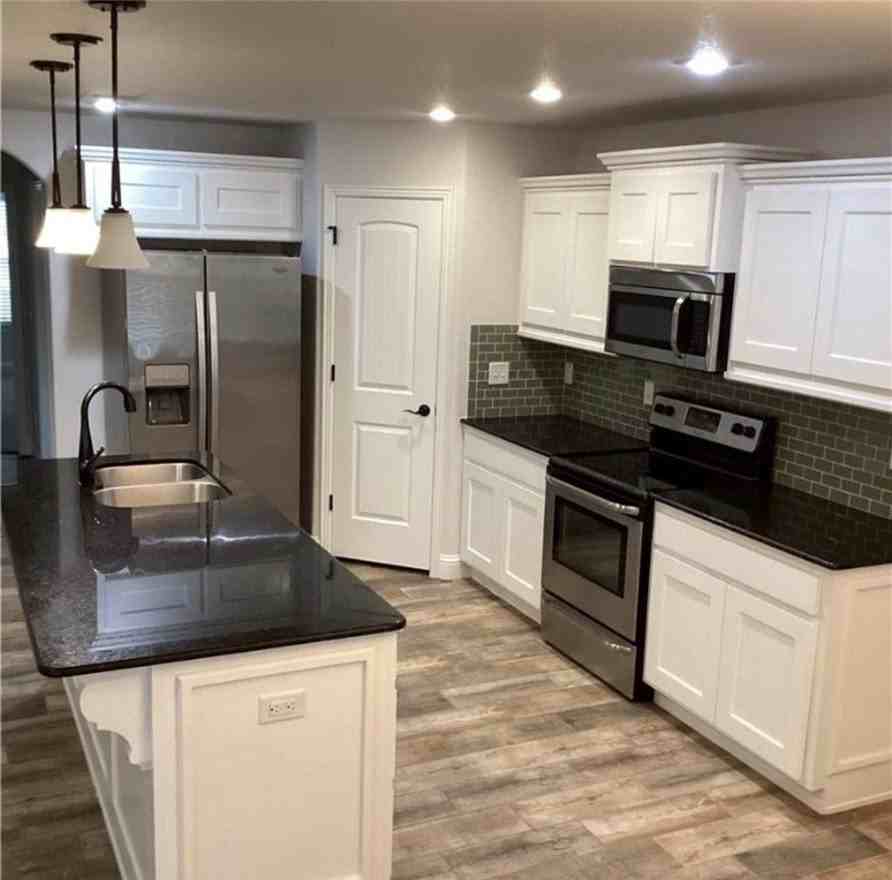 1150 Coventry Ln - Photo 5 of 10