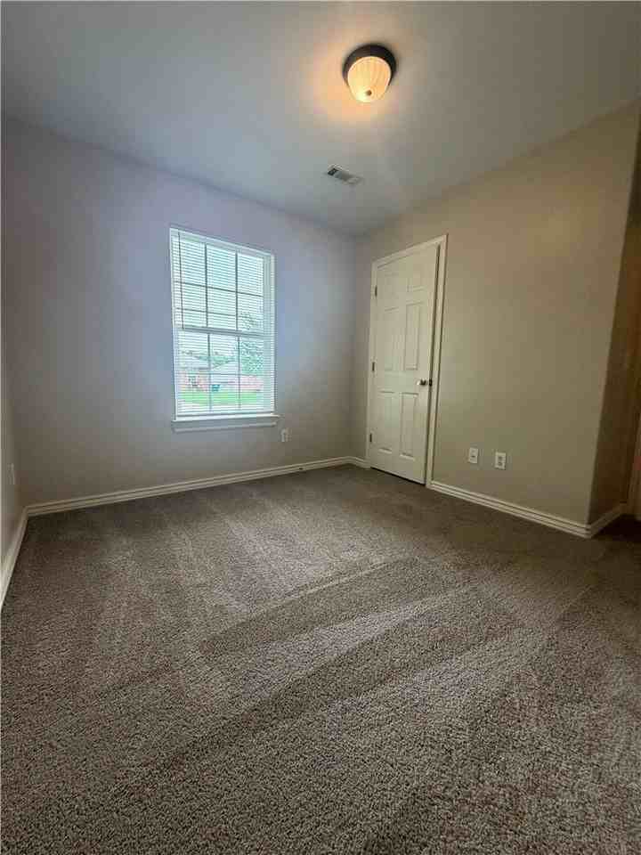 312 Graystone Cir - Photo 5 of 12