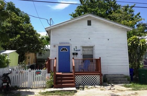 210 Angela St - Photo 2 of 18
