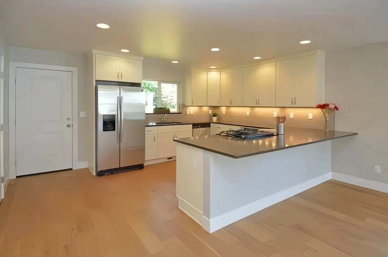 9105 20th Ave Ne - Photo 3 of 18