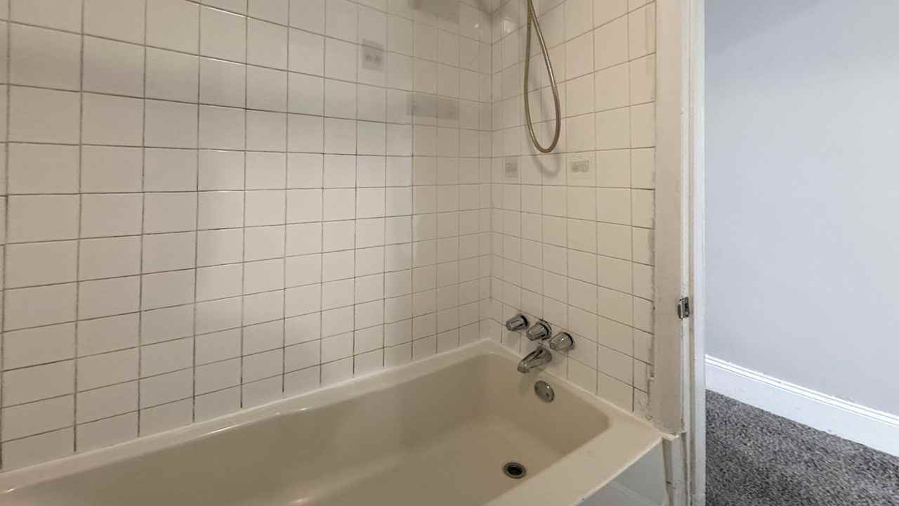 236 N Wanamaker St - Photo 2 of 16